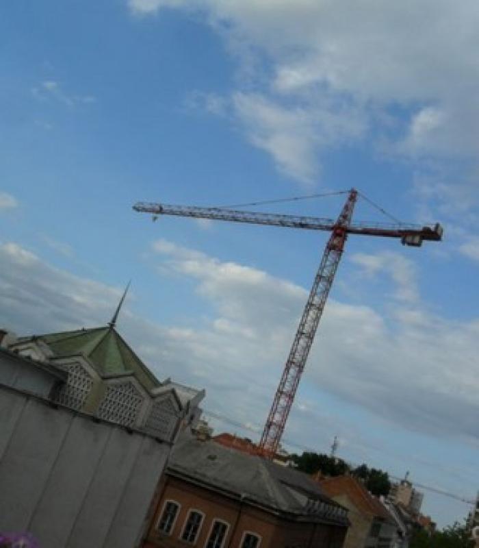 Árpád -tömb projekt - Óriásdaru Győr szívében